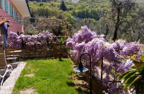 Malcesine Apartment | Stunning Appartamento Aurora: Oceanfront Bliss & Pet Friendly