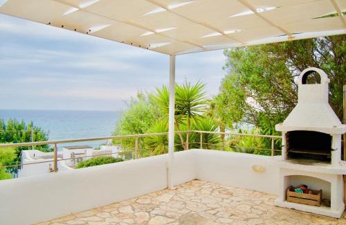 Marina San Gregorio Apartment | Child-Friendly Retreat at Appartamento BelMar, Rated 9/10