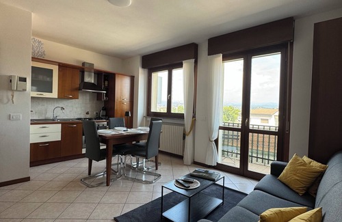 Borgo Roma Apartment | Appartamento bilocale arredato e attrezzato con garage privato