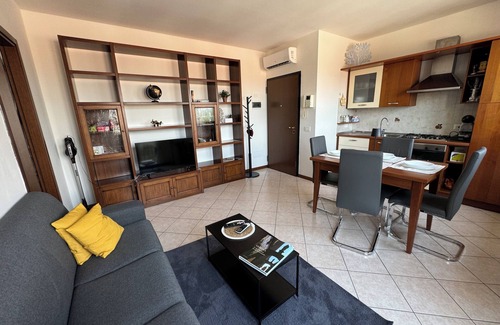 Borgo Roma Apartment | Appartamento bilocale arredato e attrezzato con garage privato