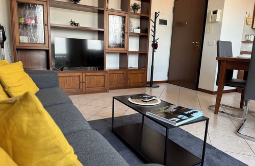 Borgo Roma Apartment | Appartamento bilocale arredato e attrezzato con garage privato