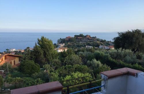 Caminia Apartment | Pet-Friendly Appartamento Caminia with Family Amenities