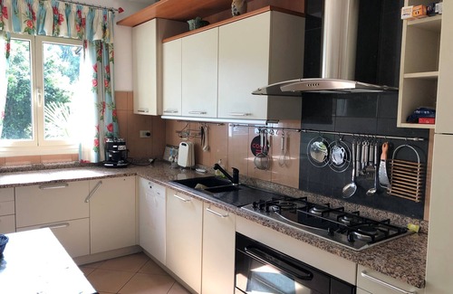 Cannobio Apartment | Oceanfront Appartamento Castelli with Pool & Breakfast