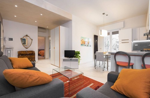 Verona City Centre Apartment | Elegant Two-Bedroom Apartment with Balcony Near City Center