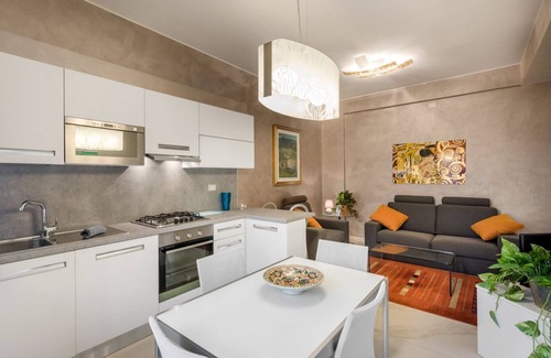 Verona City Centre Apartment | Elegant Two-Bedroom Apartment with Balcony Near City Center