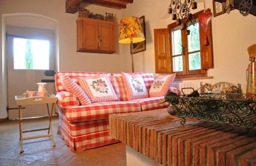 Palaia Apartment | Pet-Friendly Retreat at Podere Le Murella - 4 Star Stay