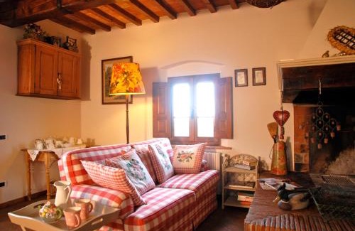 Palaia Apartment | Pet-Friendly Retreat at Podere Le Murella - 4 Star Stay