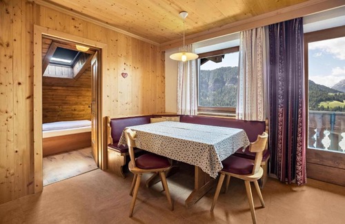 La Valle Apartment | Cozy Appartamento Confolia 2: Pet & Child Friendly Retreat