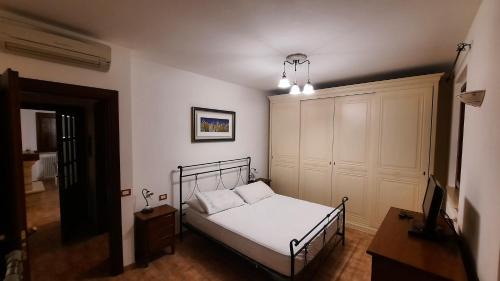 Montelupone Apartment | Relaxing Appartamento with Family and Pet-Friendly Amenities