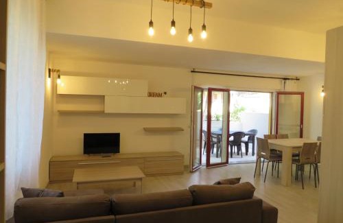 Cervia Apartment | Premier Appartamento Dante: Family & Pet-Friendly Retreat
