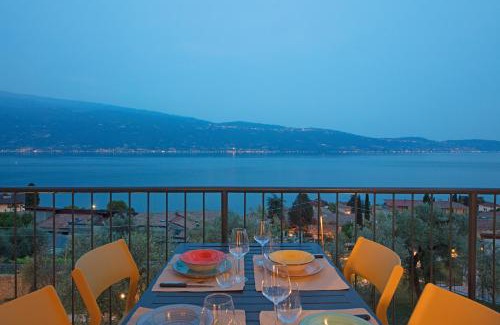 Gargnano Apartment | Tranquil Dany 2 Apartment with Pool and Oceanfront Views