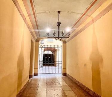 Old Town Apartment | Child-Friendly Getaway at Appartamento dei Grasolfi