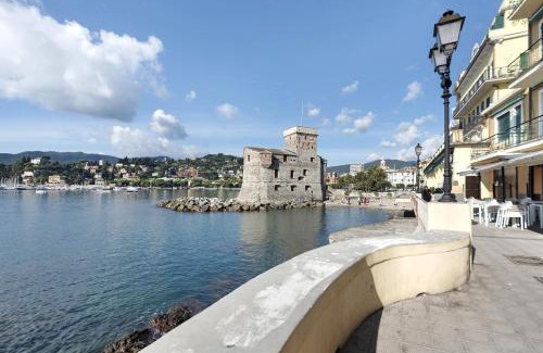Rapallo Apartment | Relax at Denis: 4-Star Oceanfront Retreat with Pet-Friendly Perks