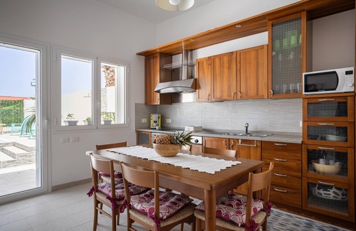 Salemi Apartment | Discover Appartamento Dimora Dei Fiori: Oceanfront Escape