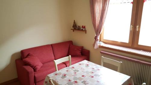Auronzo di Cadore Apartment | Cozy Appartamento Dolomiti: Pet and Child Friendly Retreat