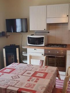 Auronzo di Cadore Apartment | Cozy Appartamento Dolomiti: Pet and Child Friendly Retreat