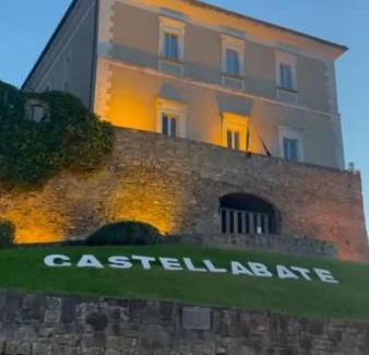 Castellabate Historic Centre Apartment | Pet and Child Friendly Stay at Appartamento Don Guido