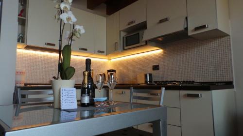 Gardola Apartment | Experience Appartamento Elisabetta: Family & Pet Friendly Stay