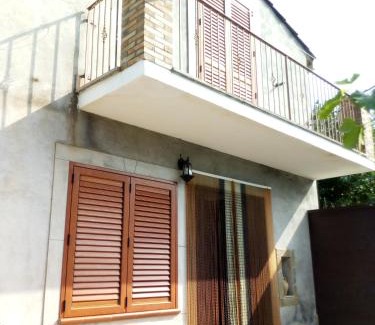 Motta Camastra House | Family-Friendly Retreat at Appartamento Ferraro Turina