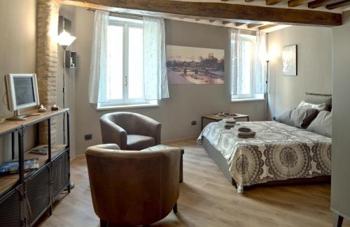 Parma City Centre Apartment | Inviting Appartamento Fontana: Family-Friendly Escape