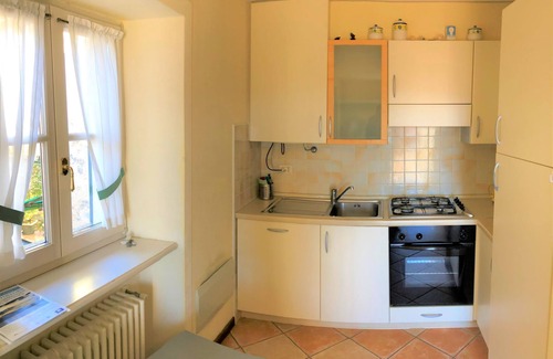 Cannero Riviera Apartment | Family-Friendly Appartamento Isolino dei Fiori with Kitchen