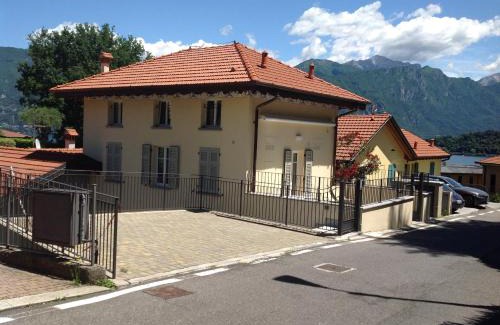 Cadenabbia Apartment | Guest Rated: 9.9 at Appartamento i Tulipani with Ocean Views