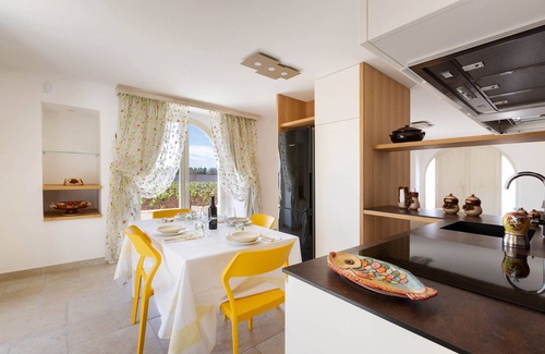 Pittuini House | Discover 1915 Appartamento I Tarocchi Deluxe - Family-Friendly Stay