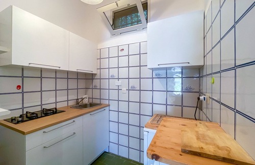 Bagnaia Apartment | Cozy Appartamento Il Faro 2 with Kitchen & Breakfast Options