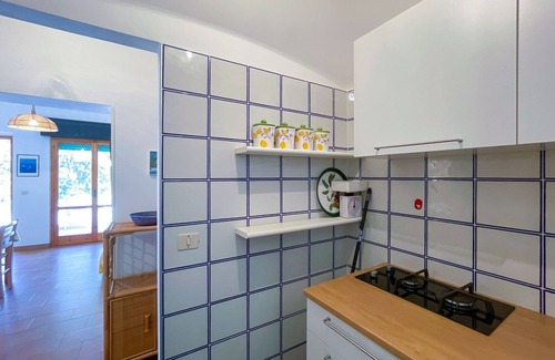 Bagnaia Apartment | Cozy Appartamento Il Faro 2 with Kitchen & Breakfast Options