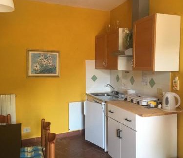 Lavaggiorosso Apartment | Cozy Appartamento il Giglio: Family and Pet-Friendly Stay