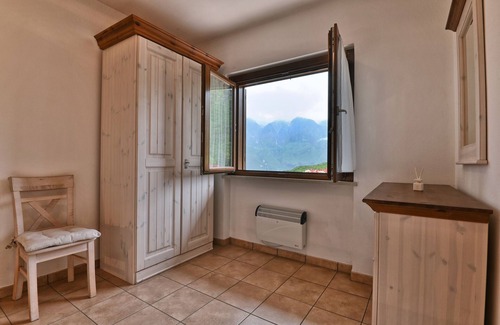 Prabione Apartment | Scenic Appartamento Il Gufo with Breathtaking Lake Views