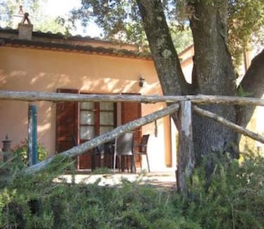 Sassetta Apartment | Exquisite Stay at Appartamento Il Leccio with Ocean View