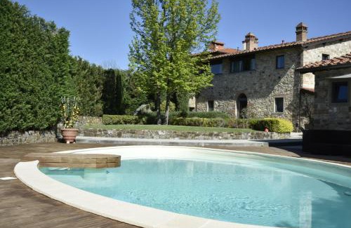 Rignano sull'Arno House | Idyllic Villa Apartment with Pool and Ocean View - Mhateria Relais