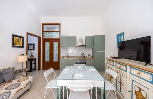 Pozzuoli Apartment | Appartamento in piazza a Pozzuoli by Wonderful Italy