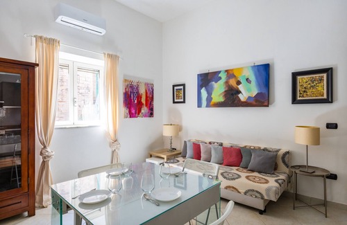Pozzuoli Apartment | Appartamento in piazza a Pozzuoli by Wonderful Italy