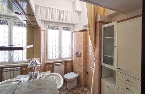 Quartiere XXXIV Lido di Ostia Levante Apartment | Exceptional Appartamento in Via Calvi: Pet-Friendly Comfort