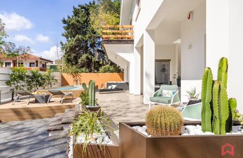 Mondello Apartment | Elegant Villa Apartment with Private Pool and Ocean Views