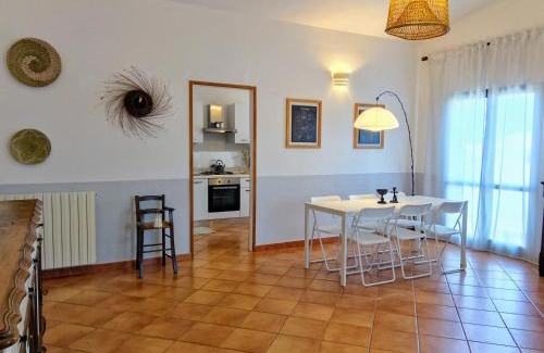 Porto Pollo Apartment | Oceanfront Retreat: Appartamento in villa Porto Pollo