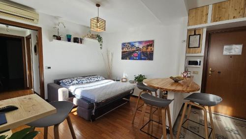 Rho Apartment | Charming Apartment in Quaint Rho Courtyard - Guest Rated 9.3