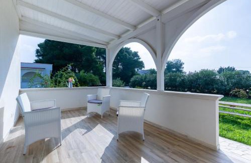 Scialara Apartment | Pet Friendly Oceanfront Retreat at Appartamento Iremar D2