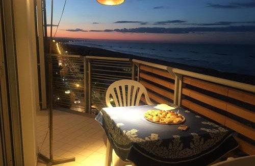 Roseto degli Abruzzi Apartment | Oceanfront Escape: Guest Rated 9.7, Family-Friendly Stay