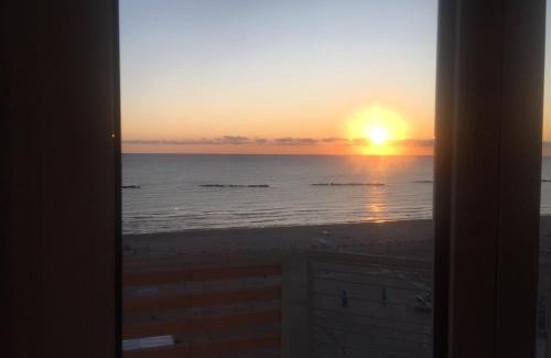 Roseto degli Abruzzi Apartment | Oceanfront Escape: Guest Rated 9.7, Family-Friendly Stay