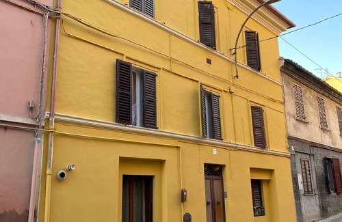 Jesi Apartment | Budget-Friendly Appartamento - La Botte Piccola with Kitchen