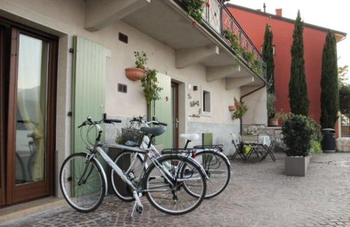 Cassone Apartment | Oceanfront Appartamento La Fontanella - 4-Star, Guest Rated 10/10