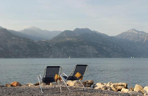 Cassone Apartment | Oceanfront Appartamento La Fontanella - 4-Star, Guest Rated 10/10