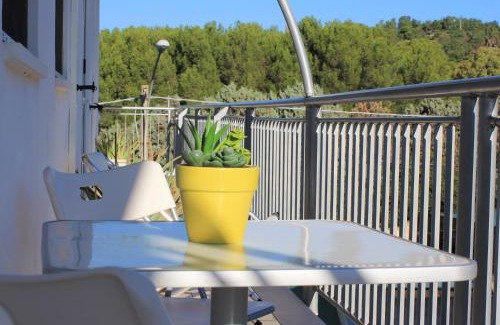 Lido Conchiglie Apartment | Oceanfront Appartamento La Vela: Guest Rated 9/10