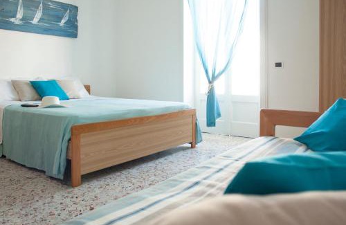 Lido Conchiglie Apartment | Oceanfront Appartamento La Vela: Guest Rated 9/10
