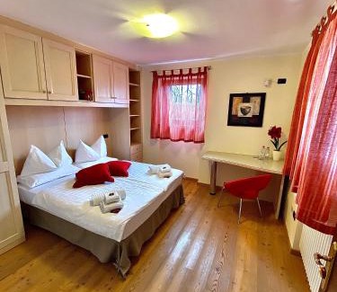 Tassullo Apartment | Guest Rated 9.3: Appartamento Le Colonne at Relais Villa Quercia