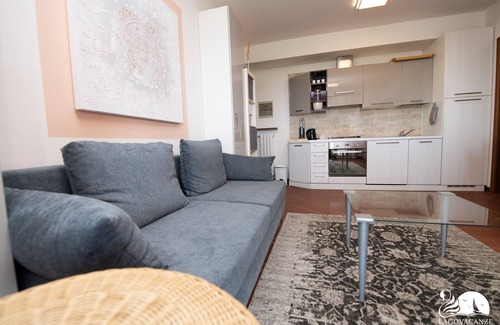Soiano del Lago Apartment | Relaxing Appartamento le Terrazze with Pool and Lake View