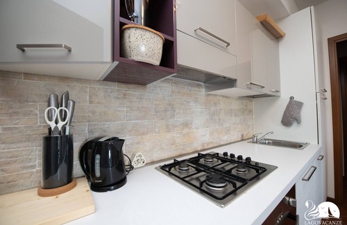 Soiano del Lago Apartment | Relaxing Appartamento le Terrazze with Pool and Lake View
